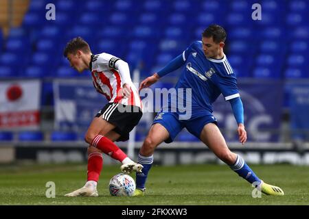 Alfie Cutbush de la ville d'Ipswich et Ollie Arblaster de Sheffield United - Ipswich Town U18 v Sheffield United U18, FA Youth Cup, Portman Road, Ipswich, Royaume-Uni - 30 avril 2021 Banque D'Images