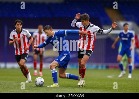 Alfie Cutbush de la ville d'Ipswich et Ollie Arblaster de Sheffield United - Ipswich Town U18 v Sheffield United U18, FA Youth Cup, Portman Road, Ipswich, Royaume-Uni - 30 avril 2021 Banque D'Images