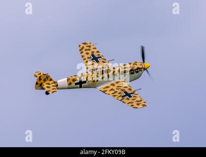 Hispano Buchon se présentant au salon de la saison Premiere Drive-In Airshow à Shuttleworth, ancien gardien, le dimanche 2 mai 2021 Banque D'Images