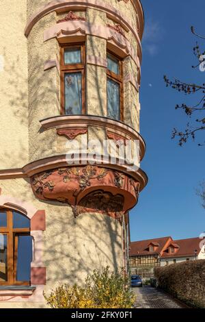 Baie semi-circulaire avec fenêtres au coin d'UN immeuble résidentiel, Thuringe, Allemagne, Europe Banque D'Images