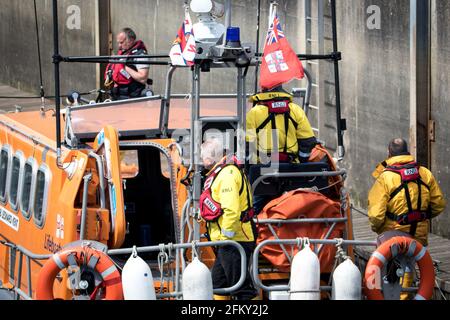 Sovereign Harbour East Sussex, Royaume-Uni. 4 mai 2021. Le bateau de sauvetage tout temps RNLI Mersey de Margate, Leonard Kent, visite en route pour être mis hors service Banque D'Images