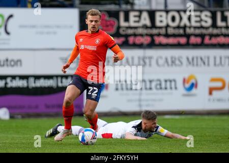 Luton, Royaume-Uni. 4 mai 2021. Kiernan Dewsbury-Hall (22) de Luton Town lors du match de championnat Sky Bet entre Luton Town et Rotherham se sont Unis à Kenilworth Road, Luton, Angleterre, le 4 mai 2021. Photo de David Horn. Crédit : Prime Media Images/Alamy Live News Banque D'Images
