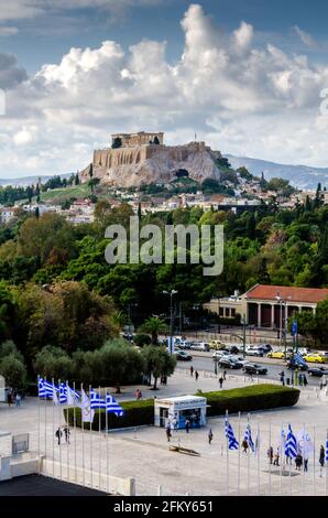 Athènes, Attique, Grèce vue de la célèbre Acropole d'Athènes comme vu du point de vue du stade panathénaïque Banque D'Images