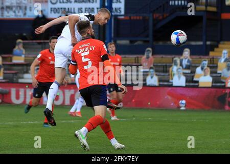 Luton, Royaume-Uni. 04e mai 2021. Michael Smith de Rotherham United (L) dirige une chance à l'objectif. EFL Skybet Championship Match, Luton Town v Rotherham Utd au Kenilworth Road Stadium de Luton, Bedfordshire, le mardi 4 mai 2021. Cette image ne peut être utilisée qu'à des fins éditoriales. Utilisation éditoriale uniquement, licence requise pour une utilisation commerciale. Aucune utilisation dans les Paris, les jeux ou les publications d'un seul club/ligue/joueur. photo par Steffan Bowen/Andrew Orchard sports photographie/Alay Live news crédit: Andrew Orchard sports photographie/Alay Live News Banque D'Images