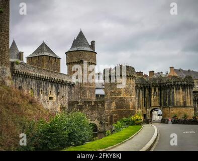 Fougeres, France, 2020 sept., vue de l'extérieur du château de Fougres par une journée de grand couvert Banque D'Images