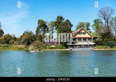 Restaurant Chalet des iles dans le Bois de Boulogne - Paris, France Banque D'Images