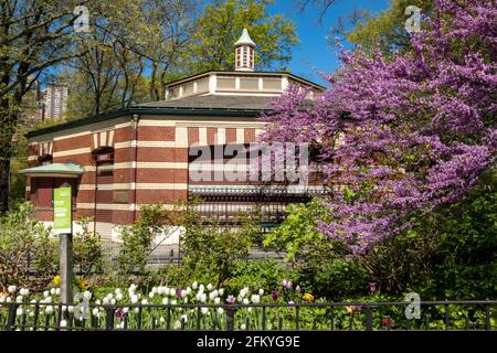 Le carrousel de Central Park est magnifique au printemps, à New York, aux États-Unis Banque D'Images