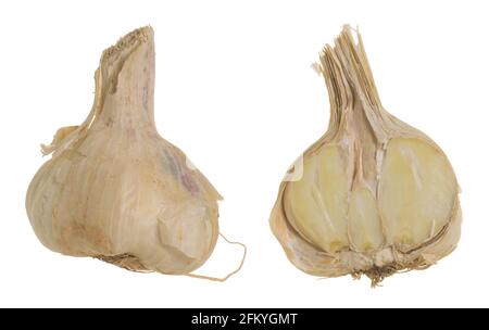 Ail, Allium sativum coupé et entier isolé sur fond blanc Banque D'Images