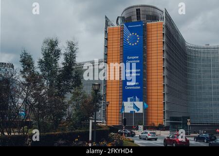 Bruxelles, Belgique - 16 août 2019 : vue sur le rond-point Schuman et le Berlaymont, un immeuble de bureaux à Bruxelles, qui abrite le siège de la ville Banque D'Images