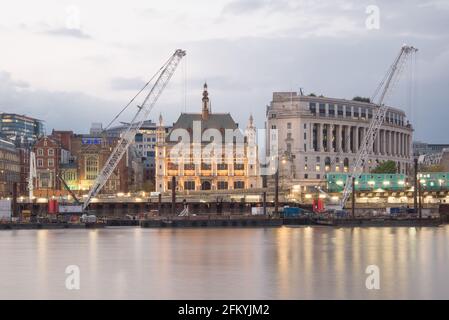 Ancien City of London School for Boys J. P. Morgan sur Victoria Embankment par Davis & Emanuel BDP Banque D'Images