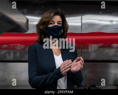 New York, États-Unis. 04e mai 2021. La lieutenante-gouverneure Kathy Hochul assiste à l'ouverture officielle de Great performances, artistes comme serveuses au siège social dans le Bronx. (Photo de Lev Radin/Sipa USA) crédit: SIPA USA/Alay Live News Banque D'Images