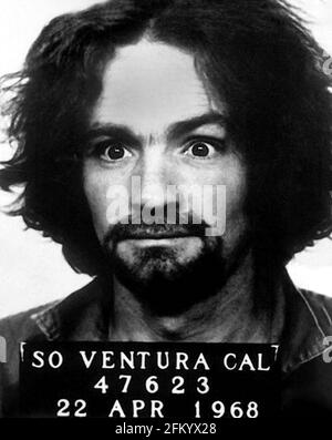 1968 , 22 avril , Etats-Unis : Mugshot du célèbre sataniste américain chef culte et tueur criminel CHARLES milles MANSON SATANA ( 1934 - 2017 ). À la mi-1967, il a formé ce qui est devenu connu sous le nom de « famille Manson », une quasi-commune basée en Californie. Ses disciples ont commis une série de neuf meurtres à quatre endroits en juillet et août 1969 . En 1971, il a été reconnu coupable de meurtre au premier degré et de conspiration pour commettre le meurtre de sept personnes, dont l'actrice Sharon Tate . Photographe inconnu de la prison de Ventura Californie , Département de la correction et de la réhabilitation de Californie mug Banque D'Images