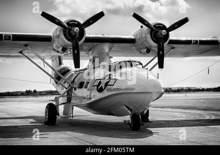 PBY-5A hydroglisseur Catalina consolidé à l'aérodrome de Duxford Banque D'Images