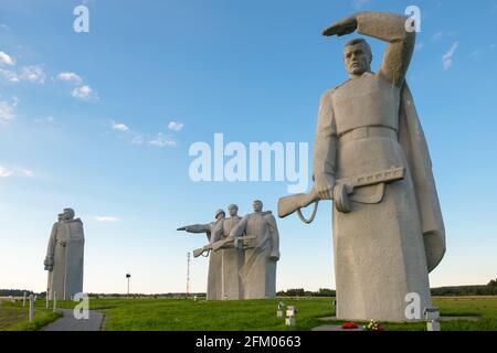 Village de Nelidovo, district de Volokolamsk, région de Moscou - 20 août 2020: Guetteur! Mémorial aux 'héros Panfilov' dans le village de Dubosekovo. Le 28 P Banque D'Images