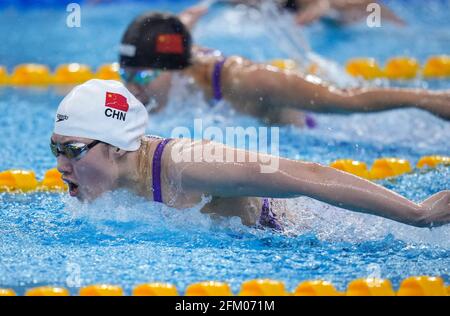 Qingdao, Chine. 5 mai 2021. Zhang Yufei, de Jiangsu, participe à la finale féminine de 200 m de papillon aux Championnats nationaux chinois de natation 2021 à Qingdao, en Chine orientale, le 5 mai 2021. Credit: Xu Chang/Xinhua/Alay Live News Banque D'Images