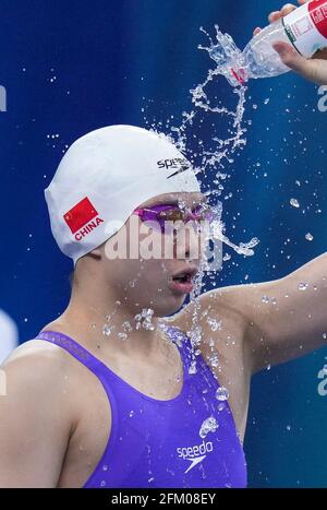 Qingdao, Chine. 5 mai 2021. Tang Qianting de Shanghai se prépare avant le demi-coup féminin de 200 m aux Championnats nationaux chinois de natation 2021 à Qingdao, en Chine orientale, le 5 mai 2021. Credit: Xu Chang/Xinhua/Alay Live News Banque D'Images