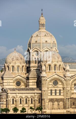 Cathédrale Sainte-Marie-majeure, connue sous le nom de la Major, vue de la mer. Marseille, France Banque D'Images