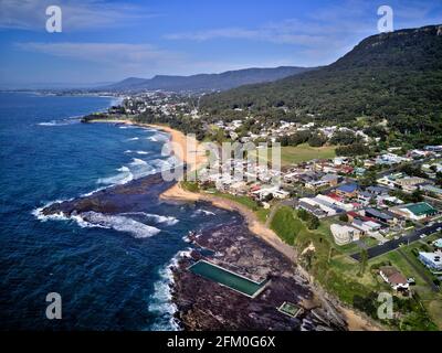 Antenne des agglomérations urbaines de Coledale au nord de Wollongong Nouvelle-Galles du Sud Australie Banque D'Images