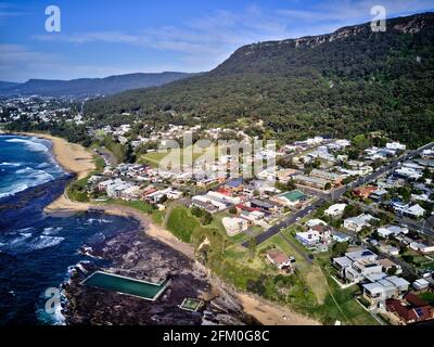 Antenne des agglomérations urbaines de Coledale au nord de Wollongong Nouvelle-Galles du Sud Australie Banque D'Images