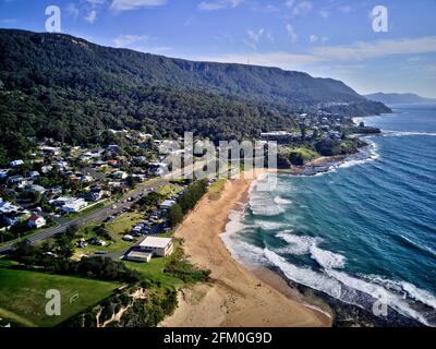 Antenne des agglomérations urbaines de Coledale au nord de Wollongong Nouvelle-Galles du Sud Australie Banque D'Images