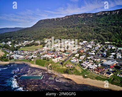 Antenne des agglomérations urbaines de Coledale au nord de Wollongong Nouvelle-Galles du Sud Australie Banque D'Images