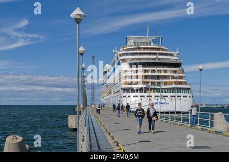 Le bateau de croisière allemand Aida Diva a amarré dans le port de Tallinn, Estonie. Banque D'Images