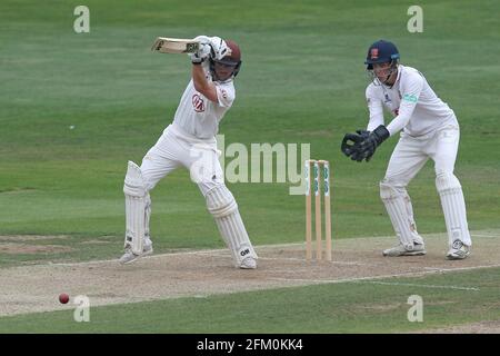 Rory Burns en action de batting pour Surrey pendant le CCC d'Essex contre le CCC de Surrey, le cricket de la division 1 du championnat du comté de Specsavers au terrain du comté de Cloudfm Banque D'Images