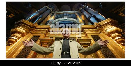 Martin Neary jouera les premières notes des 2004 BBC Proms, sur le tout nouveau 150 tonnes Royal Albert Hall orgue.pic David Sandison 15/6/2004 Banque D'Images