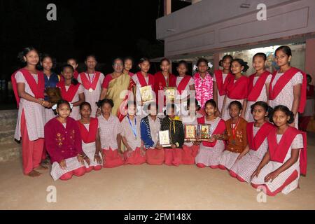 Kapu Savara Tribe - Govt Tribal Welfare Girls Ashram High School - Savarabonthu Village - Andhra Pradesh, Inde Banque D'Images