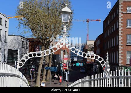 Vue sur le pont Ha'Penny à Dublin Banque D'Images