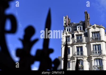 Relais antenne sur un toit - Paris - France Banque D'Images