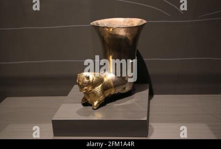 Achaemenid. Rhyton en forme de corne. Argent et or. 5thC C.-B. Fabriqué en Syrie. Turquie, Kahramanmaras. British Museum. Banque D'Images