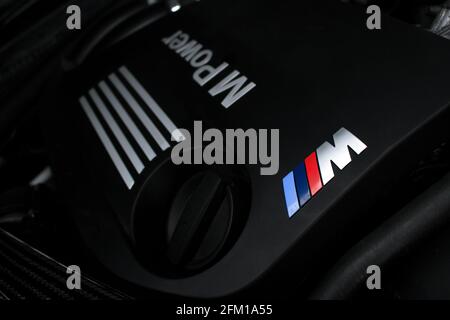 Le capot moteur M Power avec refroidisseur de charge et charbon Renfort de moteur fibre d'UNE BMW M4 F82 2017 Pack Banque D'Images