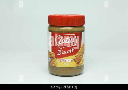 Un pot de Lotus Biscoff isolé fond blanc. Copier l'espace Banque D'Images