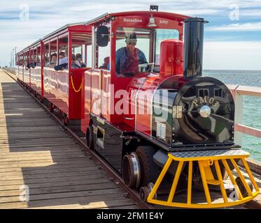 La jetée électrique de Stocker Preston Express sur la jetée de Busselton la plus longue jetée en bois de l'hémisphère sud, en Australie occidentale Banque D'Images