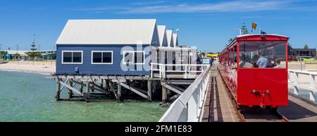 La jetée électrique de Stocker Preston Express sur la jetée de Busselton la plus longue jetée en bois de l'hémisphère sud, en Australie occidentale Banque D'Images