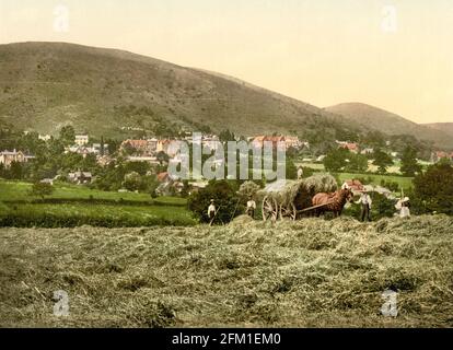 Agriculteurs travaillant dans les champs des collines de Malvern dans le Worcestershire vers 1890-1900