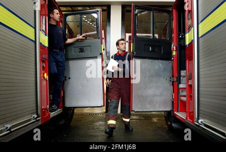 La veille de jour de la caserne de pompiers de Chelsea arrive en service ce matin, la dernière veille avant cette grève de soir commence.13 novembre 2002 photo Andy Paradise Banque D'Images