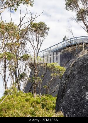 Passerelle en acier inoxydable Granite Skywalk au parc national de Castle Rock Porongurup Australie occidentale Banque D'Images