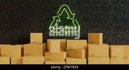 Gros plan de boîtes en carton empilées sur une brique sombre mur avec le symbole de recyclage sur le mur Banque D'Images