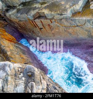 The Gap un canal en granit sculpté par les vagues du parc national de la Great Southern Ocean Torndirrup Albany Australie occidentale. Banque D'Images