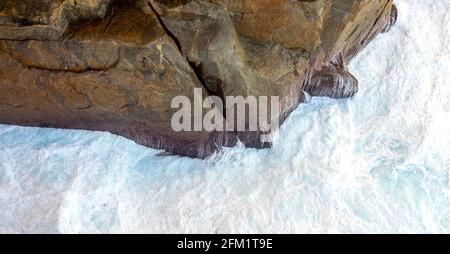 The Gap un canal en granit sculpté par les vagues du parc national de la Great Southern Ocean Torndirrup Albany Australie occidentale. Banque D'Images