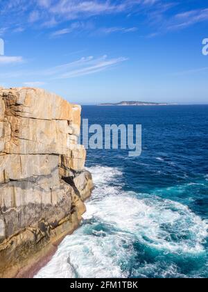 The Gap un canal en granit sculpté par les vagues du parc national de la Great Southern Ocean Torndirrup Albany Australie occidentale. Banque D'Images