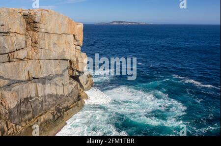 The Gap un canal en granit sculpté par les vagues du parc national de la Great Southern Ocean Torndirrup Albany Australie occidentale. Banque D'Images