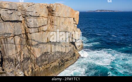 The Gap un canal en granit sculpté par les vagues du parc national de la Great Southern Ocean Torndirrup Albany Australie occidentale. Banque D'Images