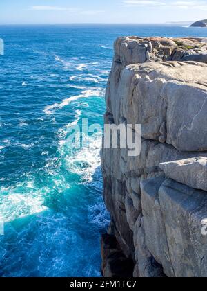 The Gap un canal en granit sculpté par les vagues du parc national de la Great Southern Ocean Torndirrup Albany Australie occidentale. Banque D'Images