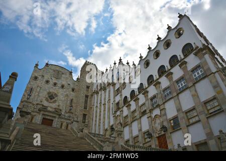 Vue panoramique de l'extérieur de l'Université de Guanajuato dans le centre historique de Guanajuato City Mexico. Banque D'Images