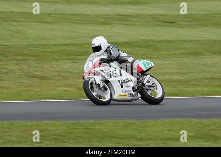 Shaun Brown a approdu Gooseneck sur la Yamaha 250 à Le Cadwell Park International Classic en juillet 2015 Banque D'Images