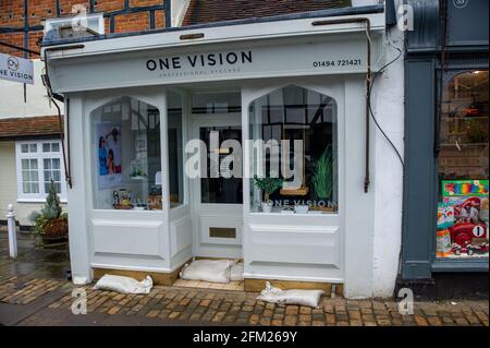 Old Amersham, Buckinghamshire, Royaume-Uni. 22 février 2021. Le Premier ministre Boris Johnson a établi aujourd'hui la feuille de route pour l'Angleterre qui sort du confinement de Covid-19. Pendant ce temps, Old Amersham reste très calme car les gens tiennent compte des conseils de verrouillage de Covid-19 du gouvernement pour rester à la maison. Crédit : Maureen McLean/Alay Banque D'Images