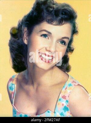 DEBBIE REYNOLDS (1932-2016) actrice et chanteuse américaine vers 1960
